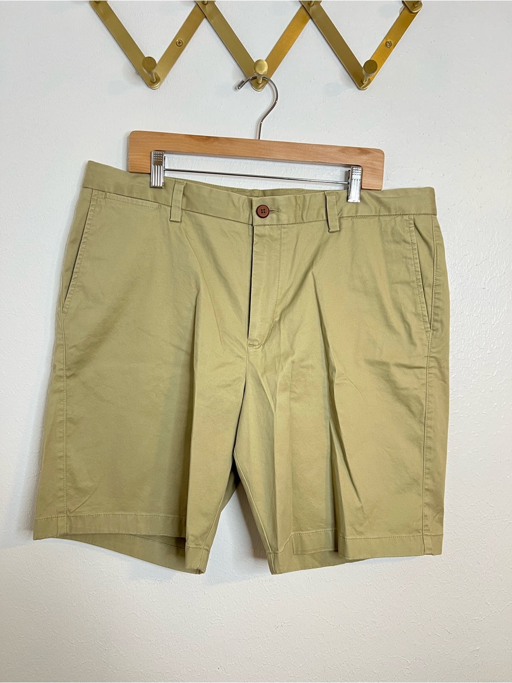 NWT Men’s Tommy Bahama Top Sail 9 shorts - size 38”